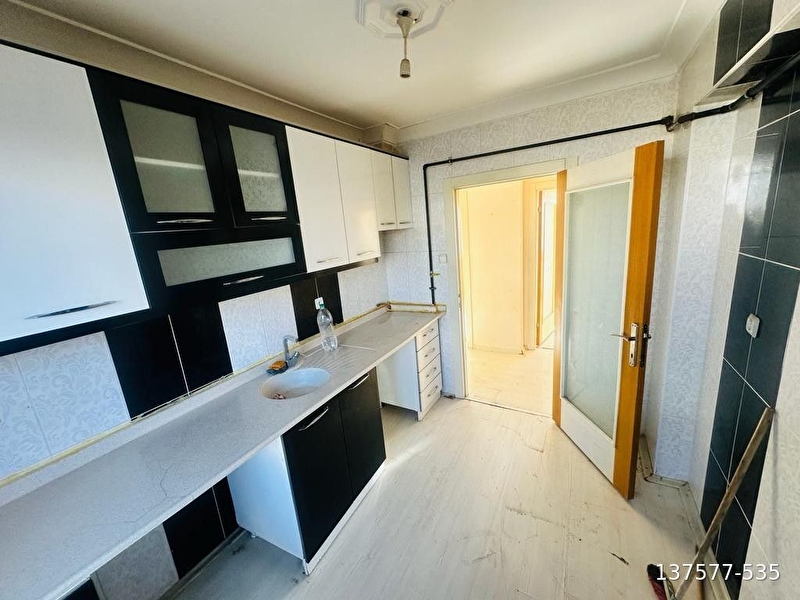 Bostancik caddesi̇ üzeri̇n'de 2+1 gi̇ri̇ş kat ki̇ralik dai̇re!