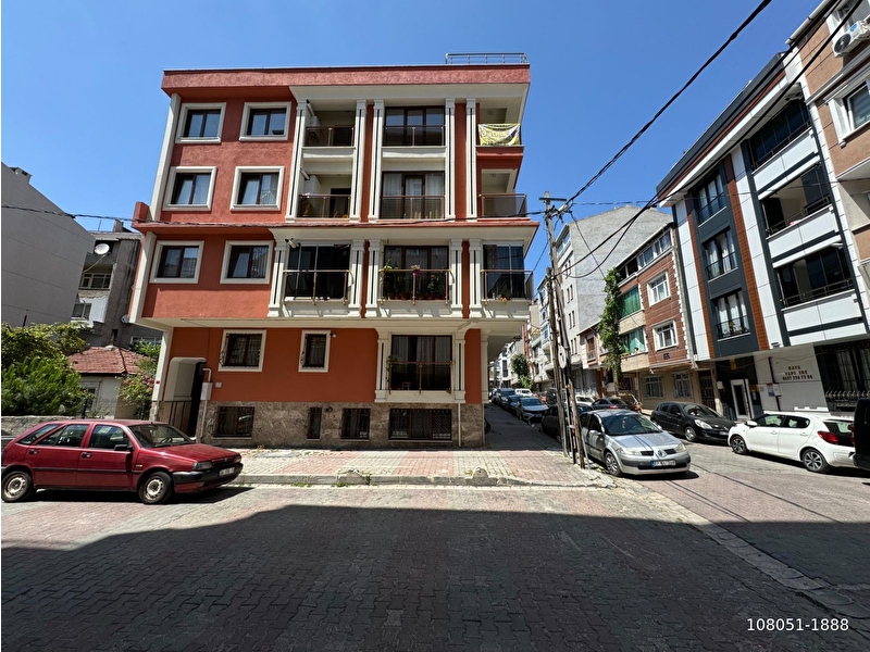 Turyap' tan k.çekmece fevzi̇ çakmak' ta genç bi̇nada ara kat 2+1 satilik dai̇re