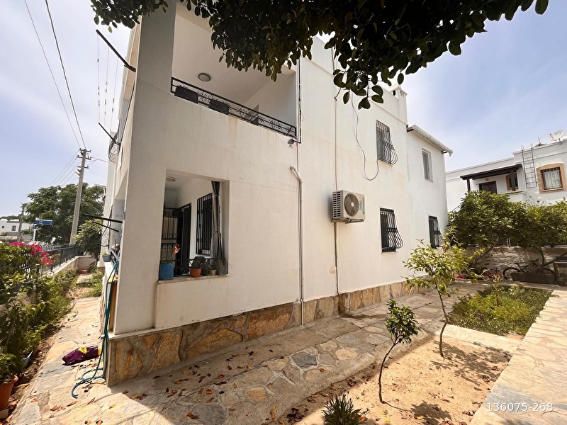 Bodrum eskiçeşme'de satılık merkezi konumda site i̇çinde daire