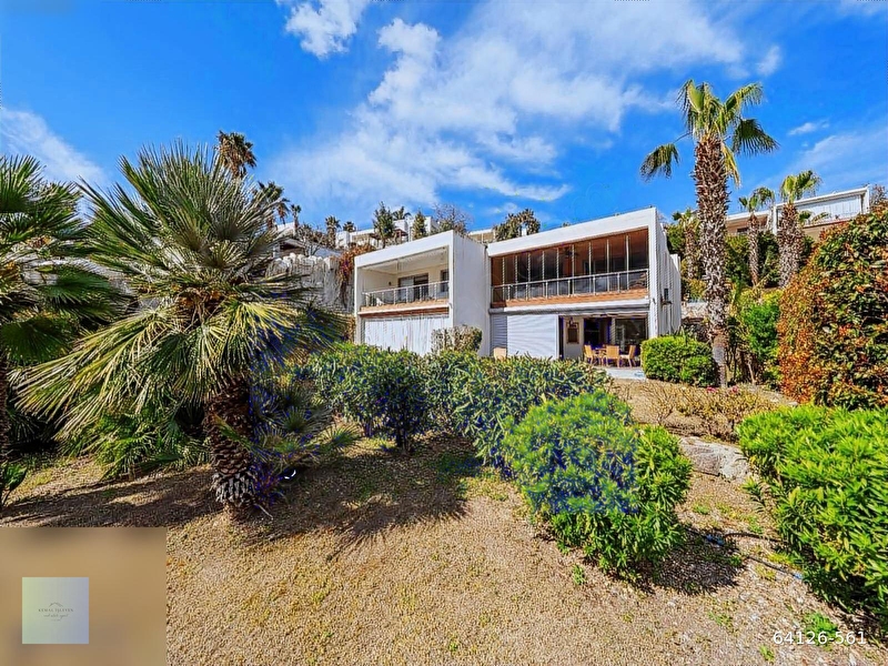 Yalıkavak casa nova sitesinde denize sıfır yalı dairesi