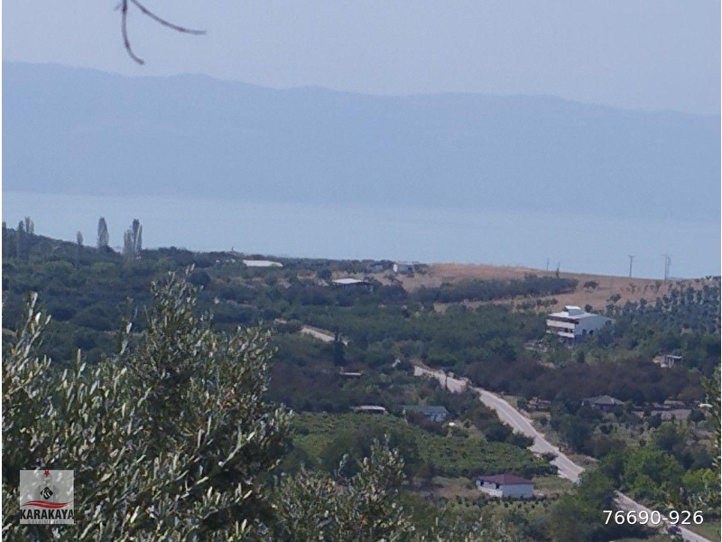 İzni̇k taci̇r köyünde süper göl manzarali zeyti̇n bahçesi̇ satilik