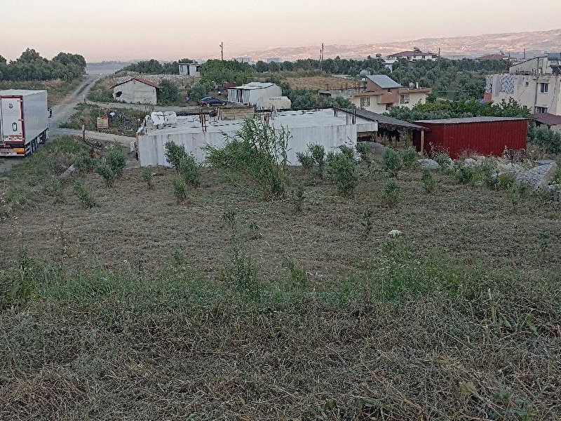 Satilik 566 metre ℅40 i̇mara açik müstaki̇l parsel i̇leri̇ye dönük yatirima uygundur.