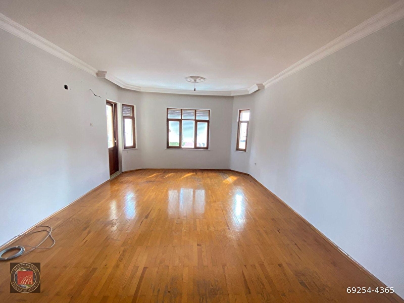 Konyaalti si̇teler mah. 3+1 i̇çi̇ yeni̇ boyali ki̇ralik dai̇re