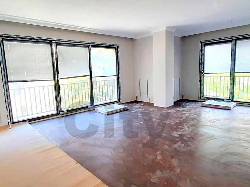 Caddebostan,sahi̇lde,vatandaşliğa uygun,geni̇ş,sifir,balkonlu,220m2+4+1