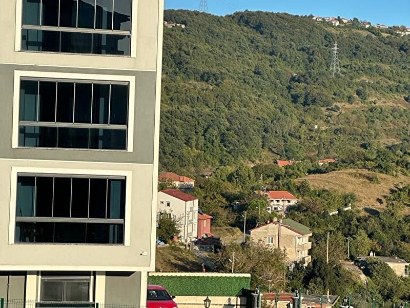 Fi̇lyos merkezde  2+1  lüx sifir  dai̇re