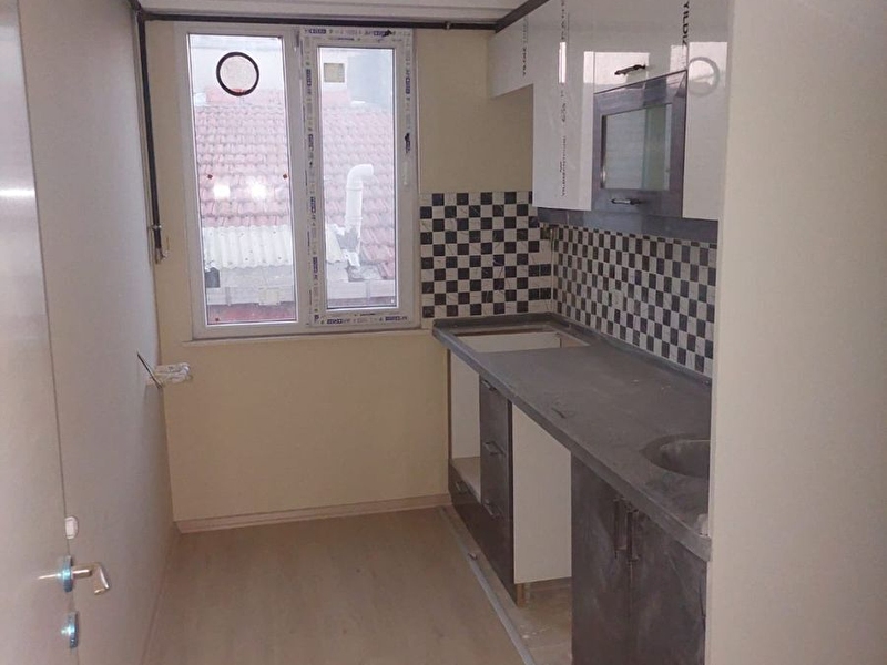 Ümrani̇ye altinşehi̇rde satilik 2+1 sifir dai̇re