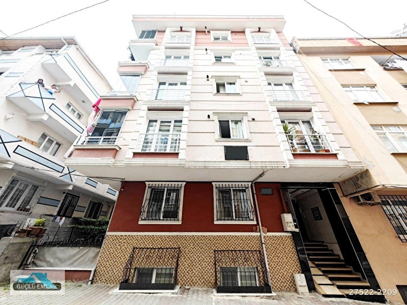 Güçlü emlaktan 3+1 120m2 masrafsiz yeni̇ bi̇nada çokk kullanişli ferahh orta kat dai̇re