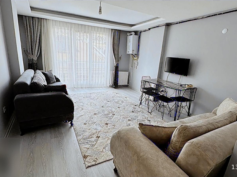 Yeni̇ bi̇nada merkezi̇ lokasyonda full eşyali geni̇ş ferah1+1 dai̇re