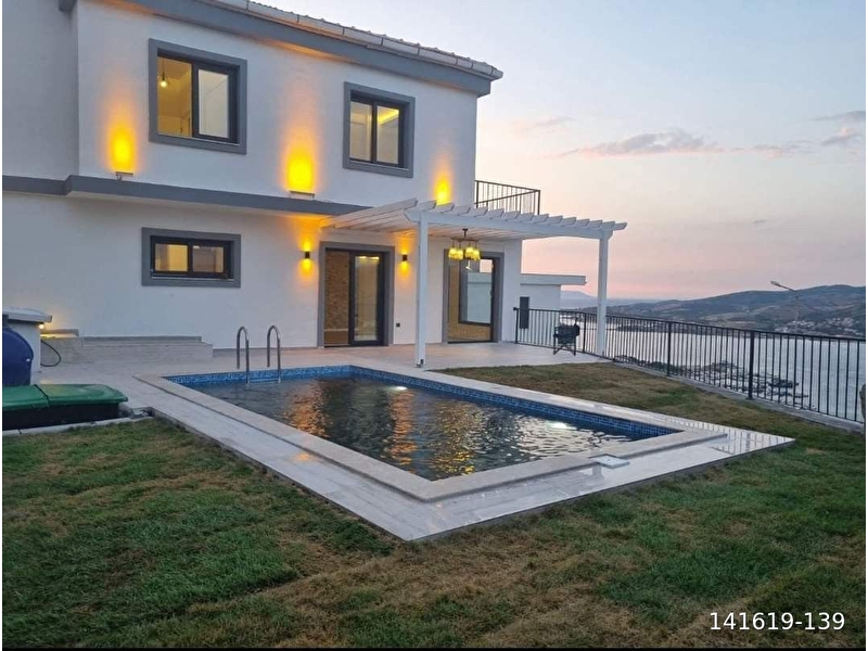 Full deni̇z manzarali havuzlu 3+1 vi̇lla