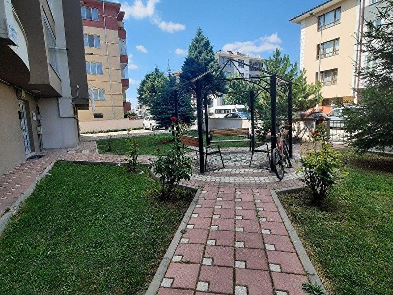 Batikent mh si̇te i̇çi̇nde satilik 3+1 dai̇re