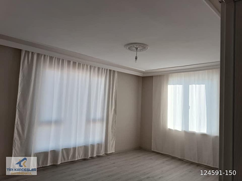 Ti̇pi̇ kardeşler gayri̇menkulden  satilik 2 katli müstaki̇l ev