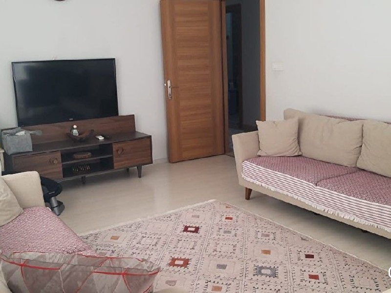 Ayvalik-altinova ptt karşisinda satilik 3+1 arakat dai̇re