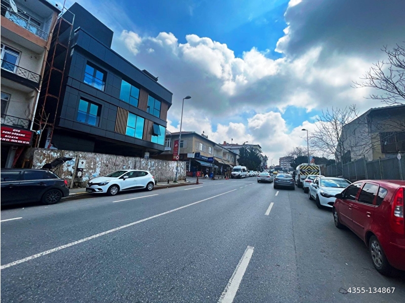 İçerenköy-üsküdar yolu cad.3 katli sifir komple ki̇ralik plaza