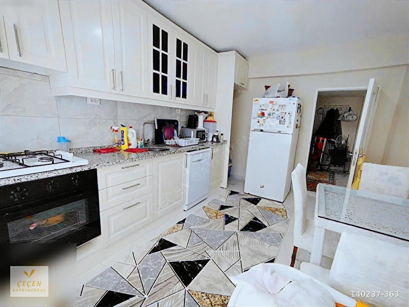 Seyhsi̇nan mahallesi̇nde 3+1 ara kat satilik dai̇re