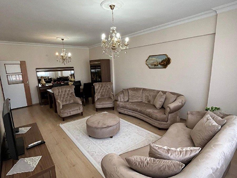 Beylikdüzü barış mahallesi'nde 3+1 full eşyalı migros avm arkasında metrobüsü 1 dakika kiralık daire