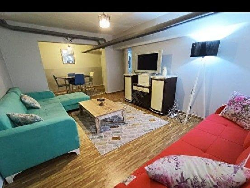 Ayranci elçi̇ caddesi̇ üzeri̇ yatirimciya firsat tek tapu 2 dai̇re 4+1 bahçe çikişli ve 3+1