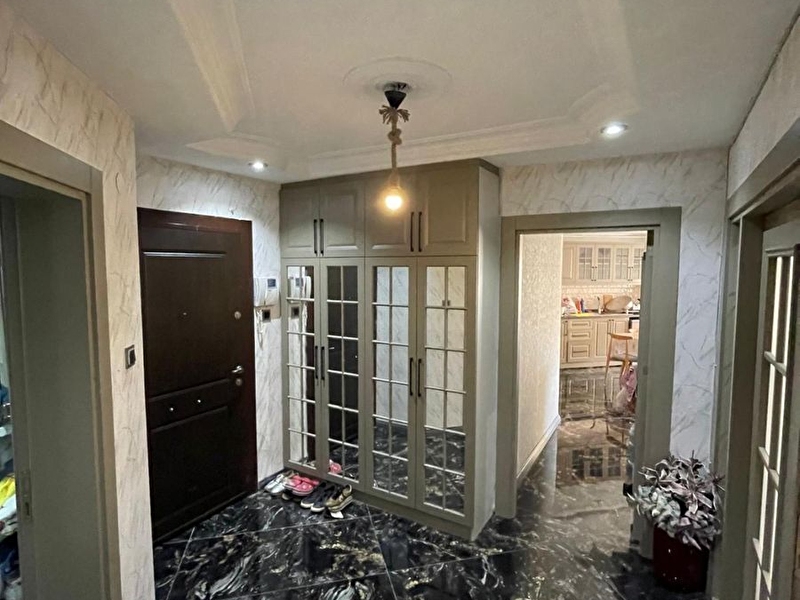 Uğurmumcu bulvarinda 3+1 185m2  kapali mutfak ki̇rali̇k dai̇re