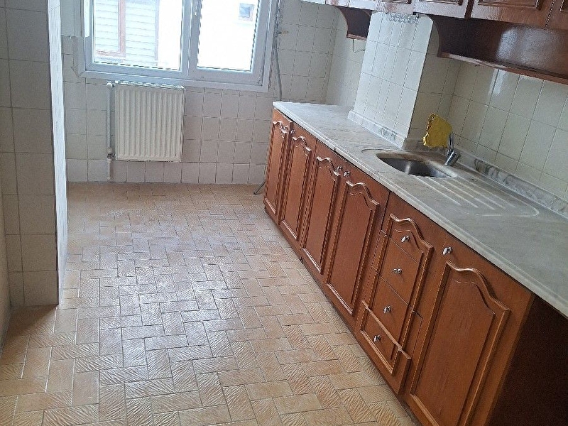 Avcilar deni̇zköşkler mh 3+1 4 kat 130 m2 ki̇ralik dai̇re ki̇rasi  16.000 tl