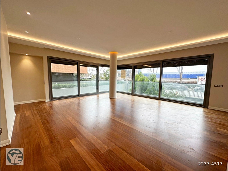 Yeşi̇lyurt emlaktan sahi̇lde 3,5 + salon 170m2 satilik lüks dai̇re