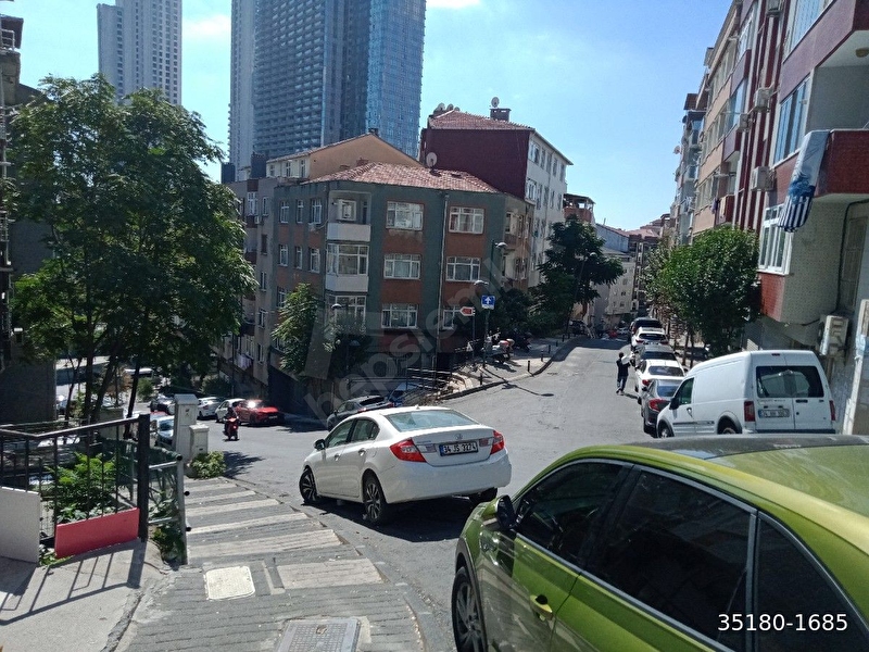 Vip Emlaktan Kutlubey Sokakta Krediye Uygun Esyali Satlik 2+1 Temiz Daire