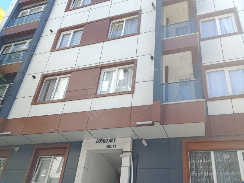 Vip Emlaktan Kutlubey Sokakta Krediye Uygun Esyali Satlik 2+1 Temiz Daire