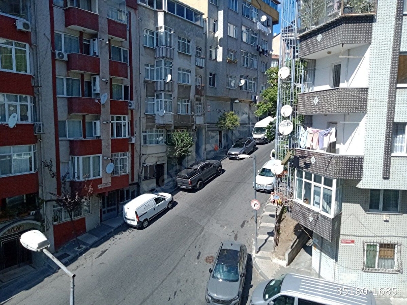 Vip Emlaktan Kutlubey Sokakta Krediye Uygun Esyali Satlik 2+1 Temiz Daire