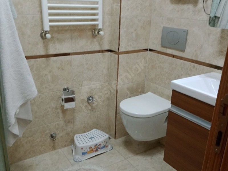 Vip Emlaktan Kutlubey Sokakta Krediye Uygun Esyali Satlik 2+1 Temiz Daire