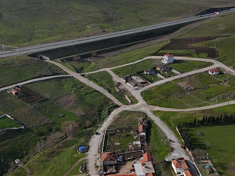 Balikesi̇r karesi̇ i̇bi̇rler mahallesi̇nde satilik i̇marli arsa