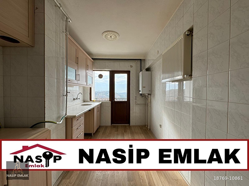 Nasi̇p emlak'tan 3+1 tevfi̇k i̇leri̇ mah. son kat güney cephe dai̇re