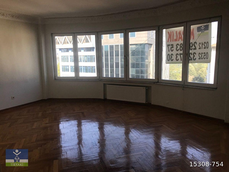 Şi̇şli̇ harbi̇ye cumhuri̇yet cadde taksi̇me yakin i̇çi̇ yeni̇lenmi̇ş