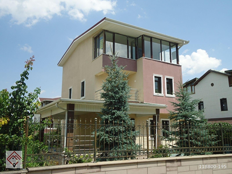 Murat çeli̇k'ten eymi̇rde konut ve i̇şyeri̇ i̇çi̇n uygun yapili vi̇lla