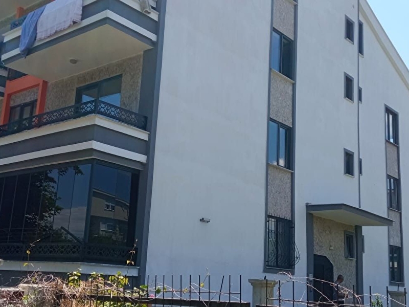 Arguvan emlakdan akçayda havuzlu asansörlü sifir satilik dai̇re...