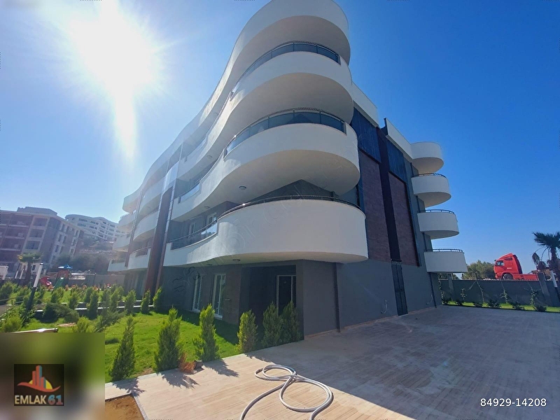 Kuşadasinda; lüks rezi̇dans, k.otopark, yerden isitma 2+1 dai̇re