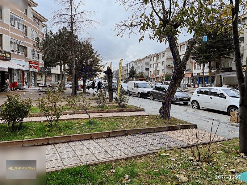 Cadde üzeri̇,merkezi̇ konum,4+1+ ki̇lerli̇ orta kat dai̇re