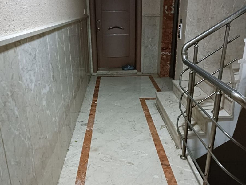 Gardenden emek merkezde katta ön cephe