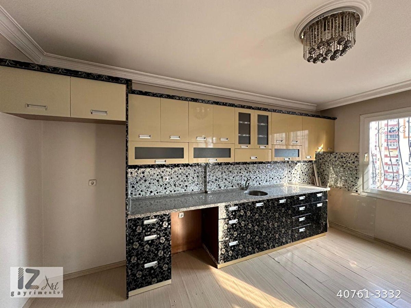 İz  den cadde üzeri̇  ki̇ralik dai̇re