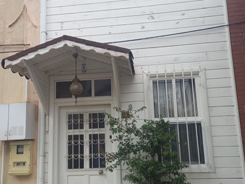 Burgazda 4 katli müstaki̇l bahçeli̇ köşk