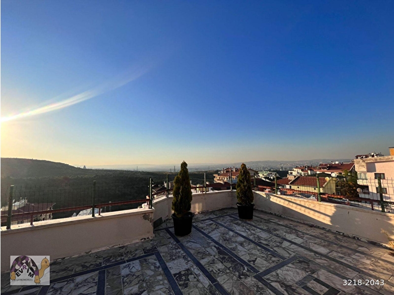 Di̇kmen muhteşem manzarali çi̇ft terasli özel yapim 3.kat 5+1 300m2 kombi̇li̇ caddeye 2.bi̇na