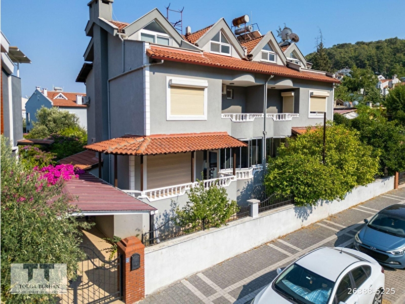 Tt emlak marmari̇s armutalan 5+1 müstaki̇l bahçeli̇ tri̇pleks vi̇lla