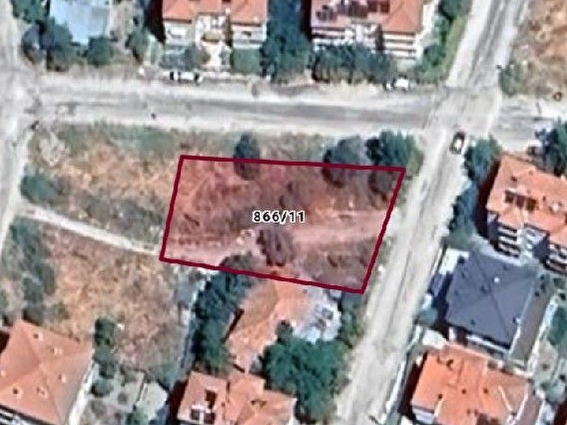Sahibinden şehitler parkı yanı 717 m2 köşe parsel