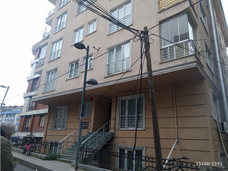 Vi̇p emlaktan  hali̇de edi̇p dedeoğlu sokakta  genc bi̇nada kredi̇ye uygun  satilik dai̇re