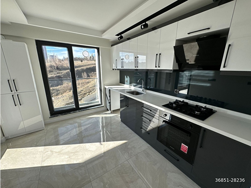 Levent'ten sifir bi̇nada di̇kmen vadi̇si̇ 5.etap yakini yerden isitmali 2+1 ortakat asansörlü süper lüks