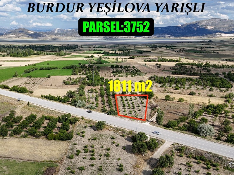 Burdur yeşi̇lova yarişli'da 1811 m2 asfalt yola cephe bahçe