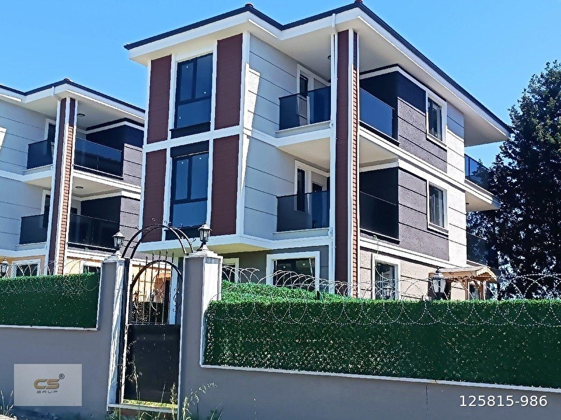 Cs grup/i̇skanli, 300 m² arsa i̇çi̇nde, havuz yapimina uygun büyük bahçeli̇, müstaki̇l 6+1 vi̇lla