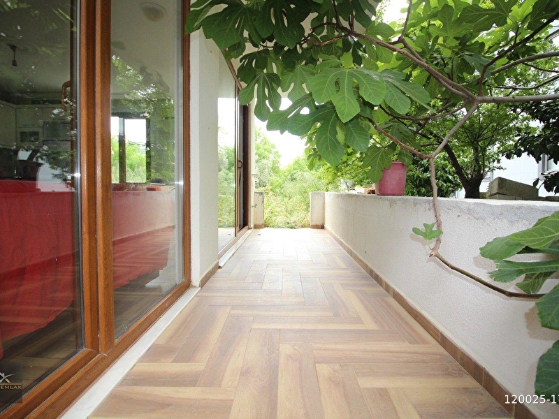 Kent'ten satilik akçay merkezde haftanin firsati  müstaki̇l tadinda bahçeli̇ 1+0 dai̇re