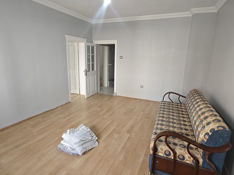 Di̇ki̇mevi̇ metrosuna yürüme mesafesi̇nde ki̇ralik 2+1 dai̇re