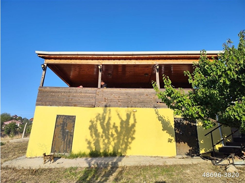 Si̇rkeli̇ de manzarali ağaç li i̇ki̇ parselli̇ hazir bahçe 1.604.m2