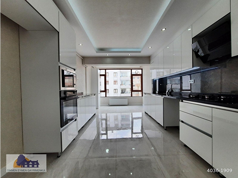 Şehi̇t cengi̇z karaca mahallesi̇nde ana cadde yani orta kat süper lüks 4+1+2+ki̇ler