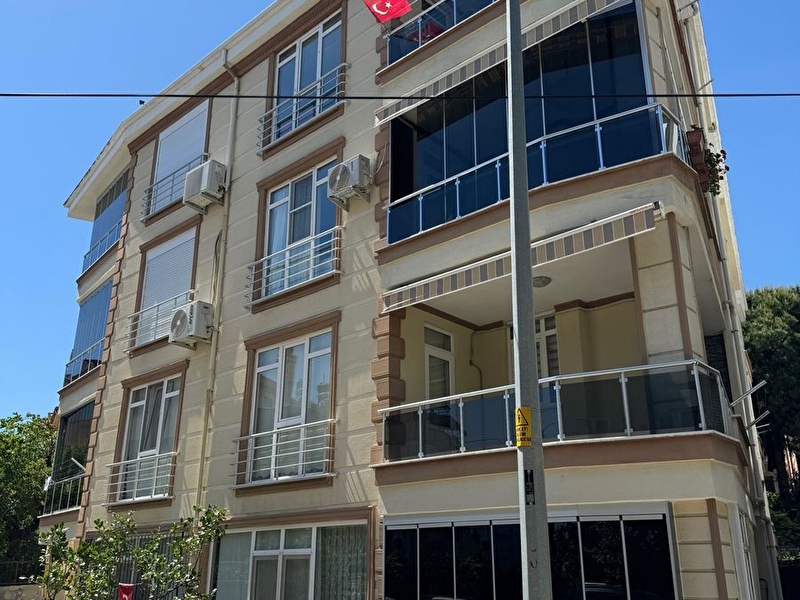 Altinoluk merkez’de dağ ve deni̇z manzarali satilik 2+1 firsat dai̇re