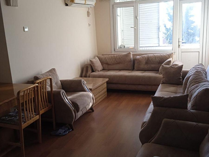 Cerrahpaşa hastanesi̇ni̇n karşisinda lüx+full eşyali 3+1 dai̇re